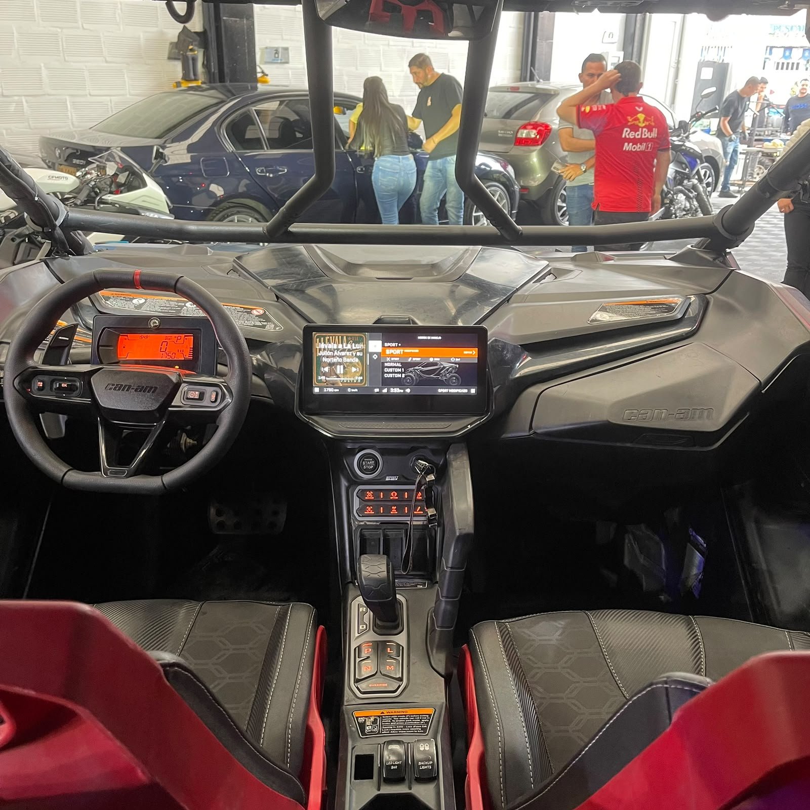 CAN-AM MAVERICK R 2025