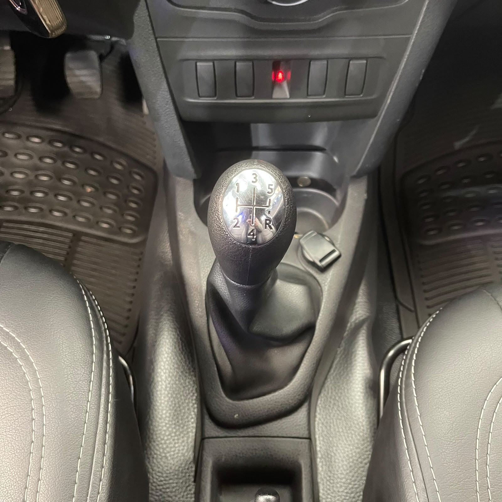 RENAULT LOGAN LIFE+ 2024 2024