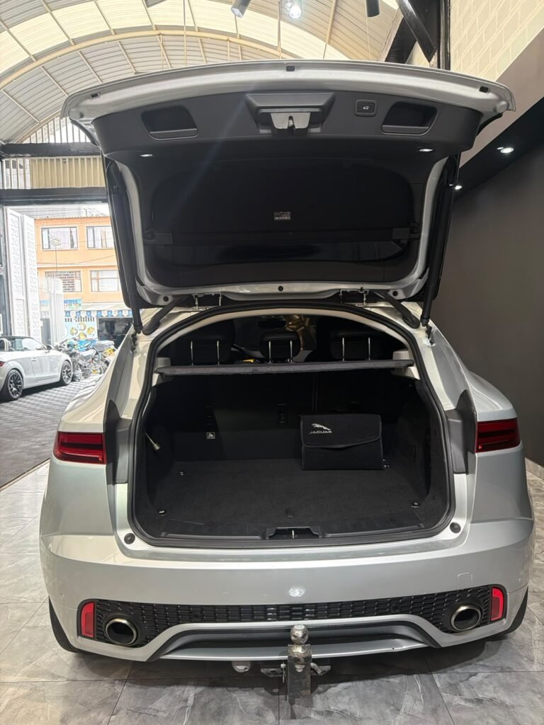 Jaguar JAGUAR E-PACE SE 2018 — Cars Bogotá