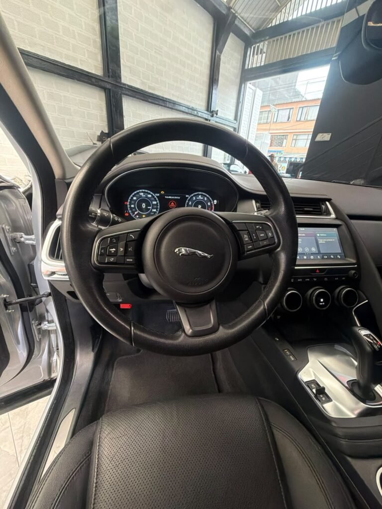 Jaguar JAGUAR E-PACE SE 2018 — Cars Bogotá
