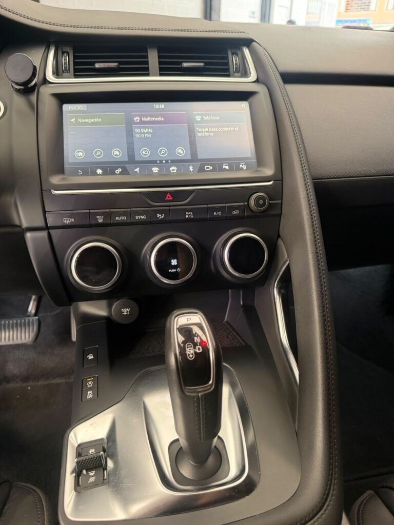 Jaguar JAGUAR E-PACE SE 2018 — Cars Bogotá