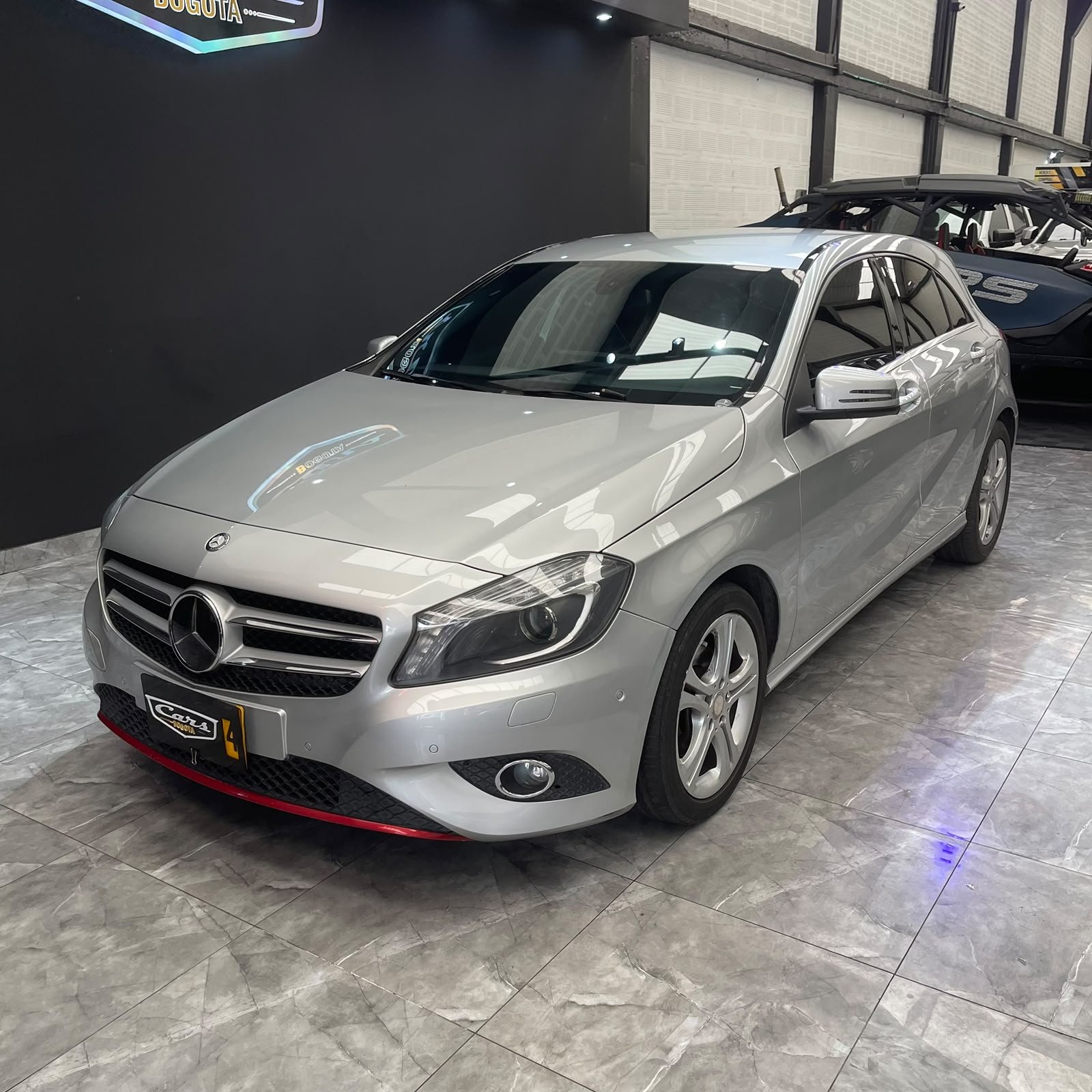 MERCEDES-BENZ A 200 2014