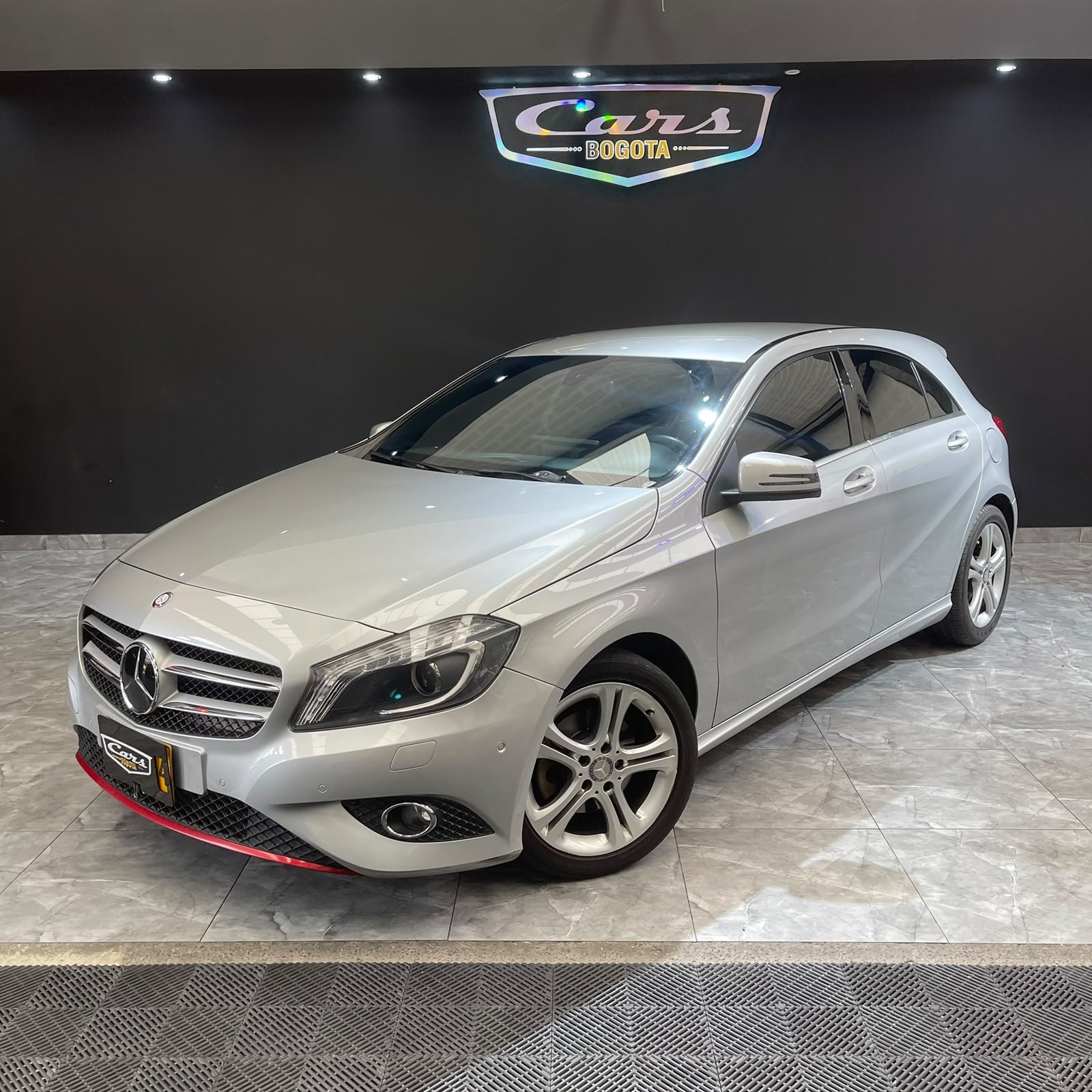 MERCEDES-BENZ A 200 2014