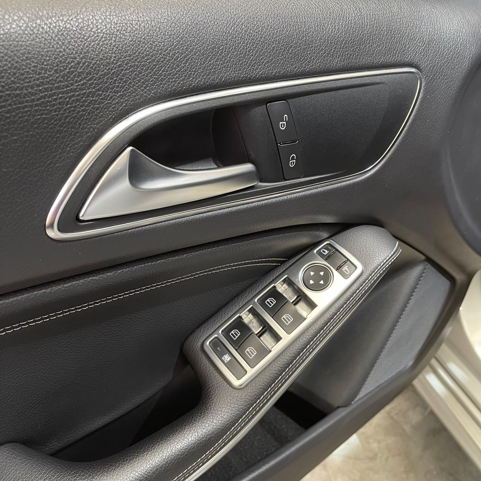 MERCEDES-BENZ A 200 2014