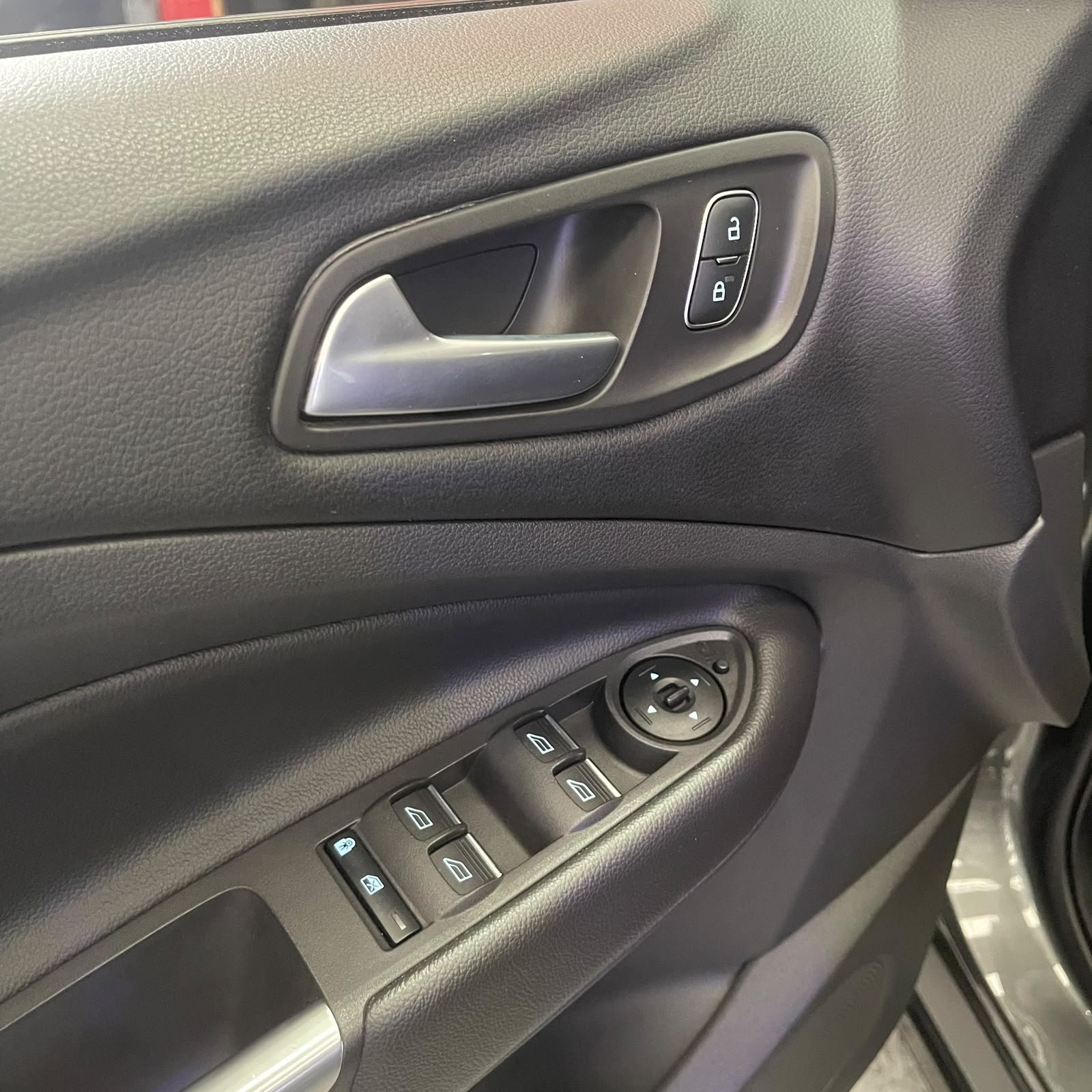 FORD ESCAPE SE AWD 2018