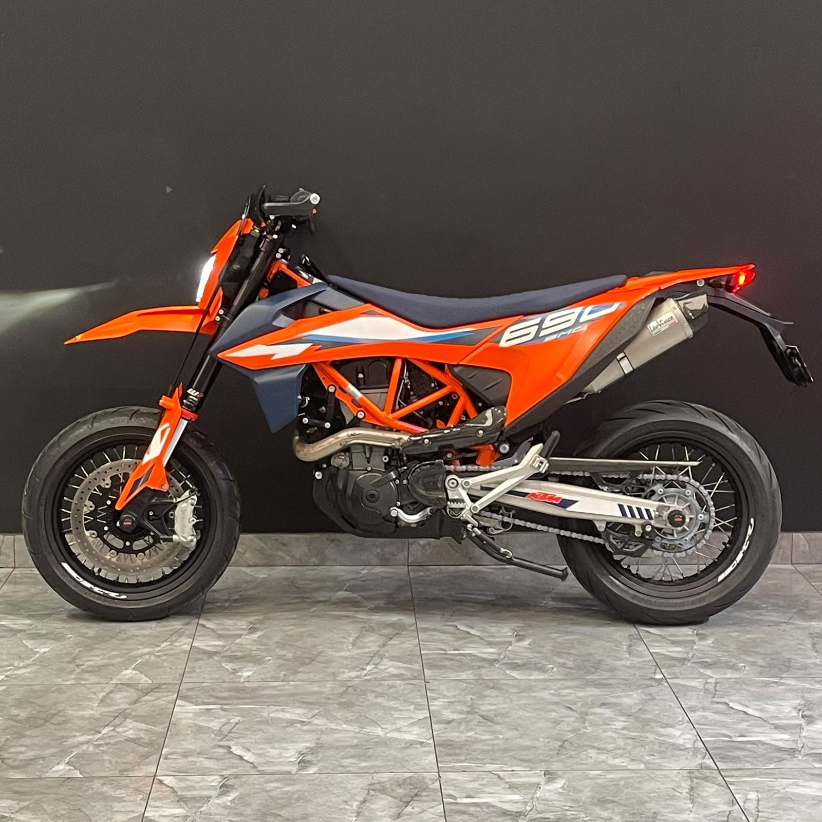 MAZDA KTM 690 SMC R 2023