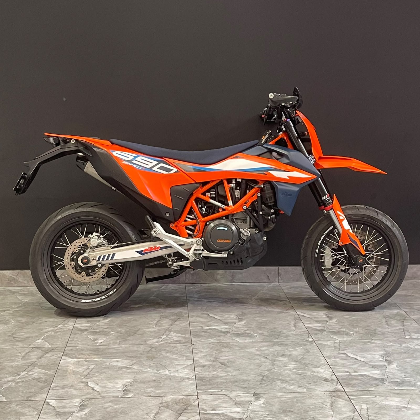 MAZDA KTM 690 SMC R 2023