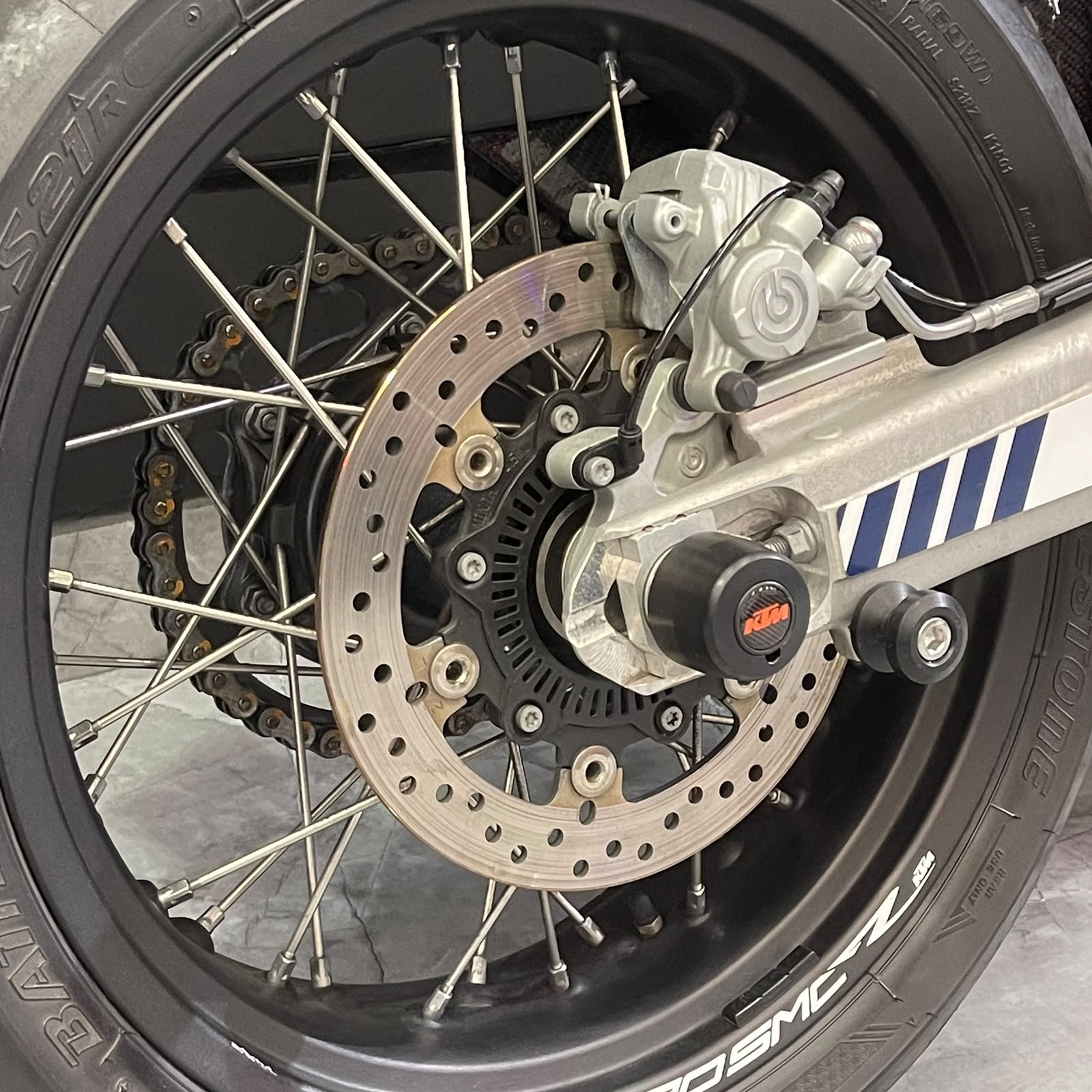 MAZDA KTM 690 SMC R 2023