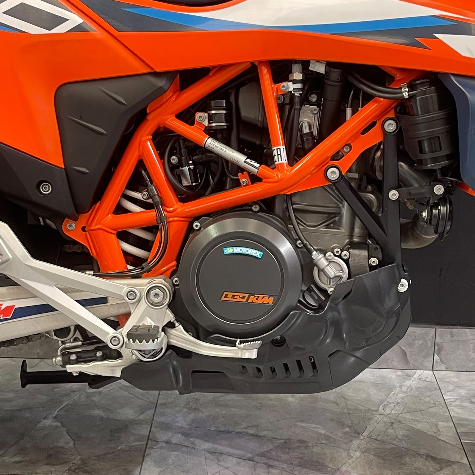 MAZDA KTM 690 SMC R 2023